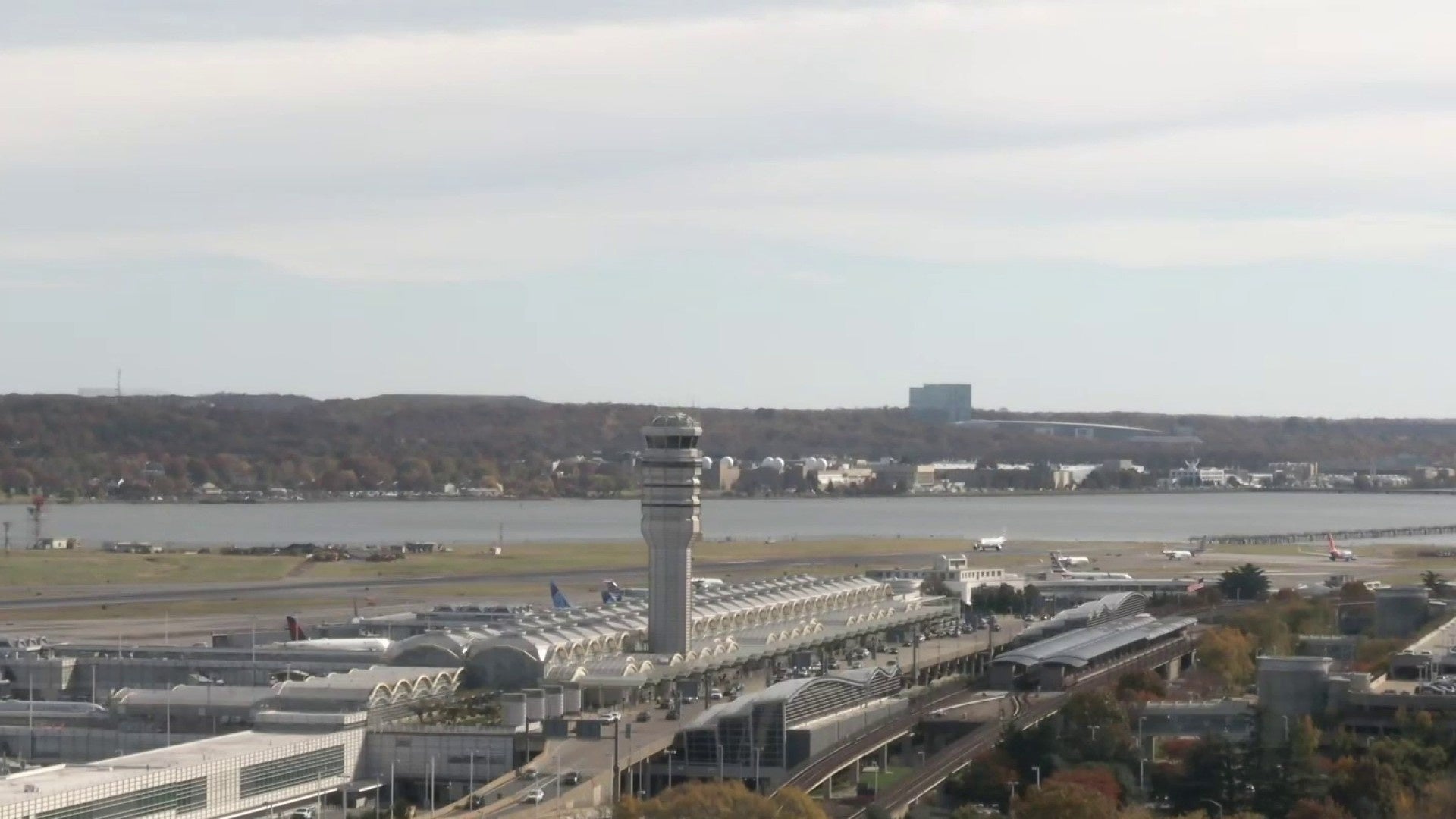 Threat against United flight from Houston prompts flight stoppage at Reagan National