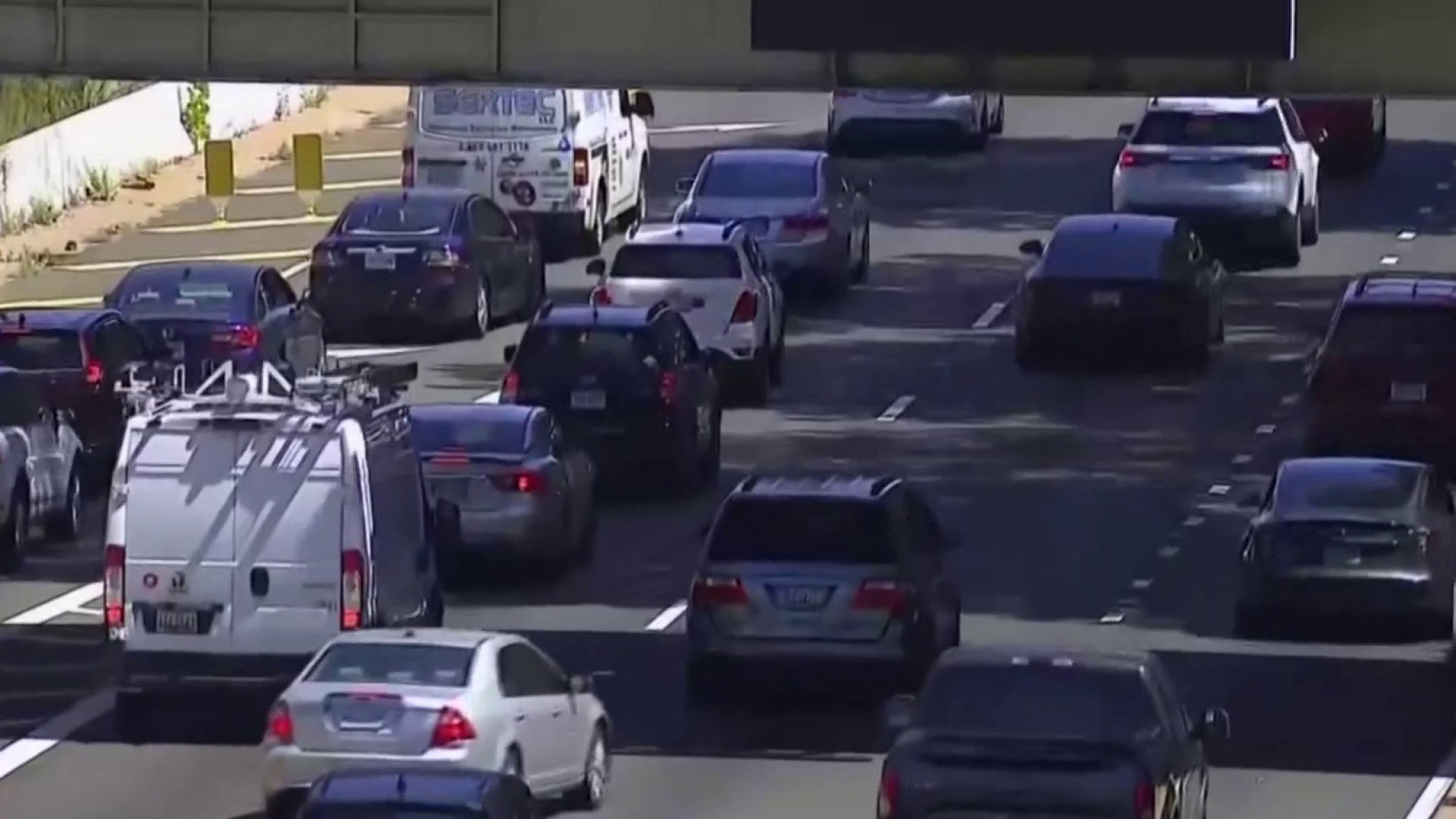 Dipping airfare, lower gas prices: What to know about traveling this Labor Day weekend
