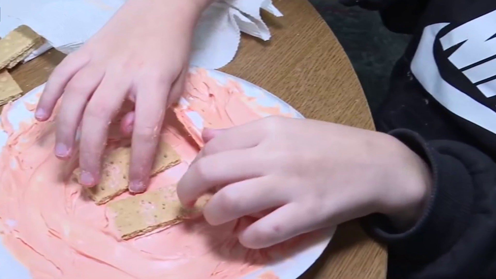 <a href="https://www.ksat.com/weather/2026/01/28/science-with-sarah-graham-cracker-plate-tectonics/" target="_blank">🧪 Science with Sarah: Graham Cracker Plate Tectonics 🌋</a>