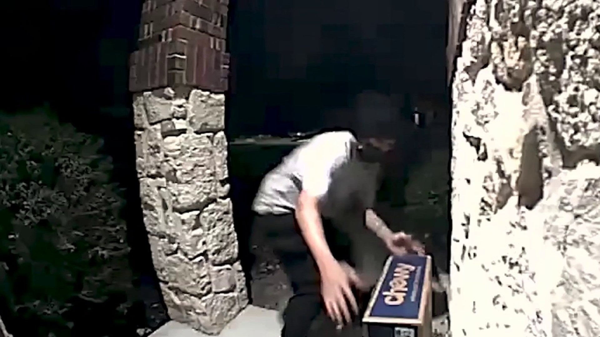 <a href="https://www.ksat.com/news/local/2025/12/22/san-antonio-police-urge-reporting-of-minor-porch-thefts/" target="_blank">San Antonio police urge reporting of minor porch thefts</a>