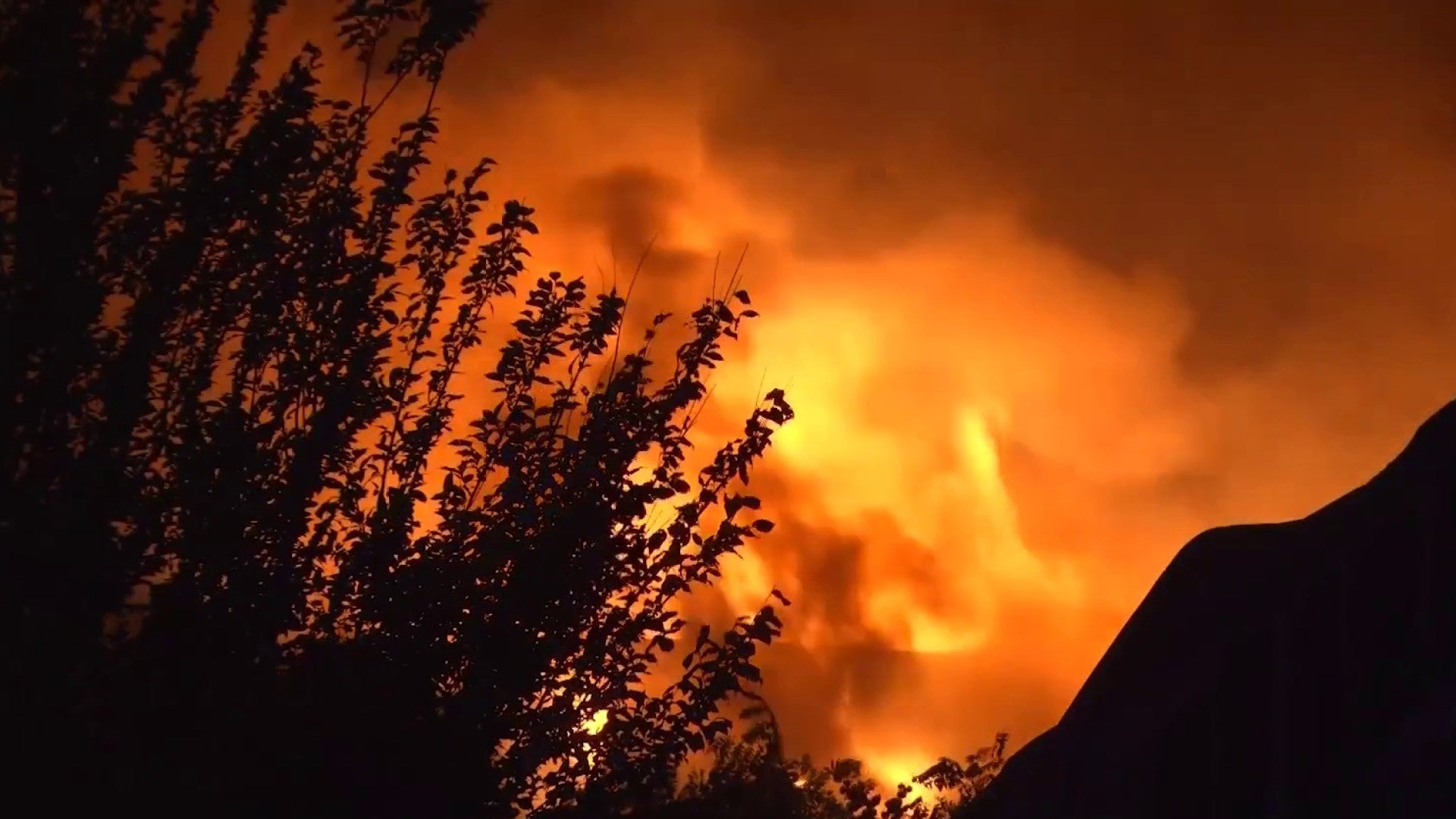 Houston Fire Department responding to large fire at abandoned apartment building