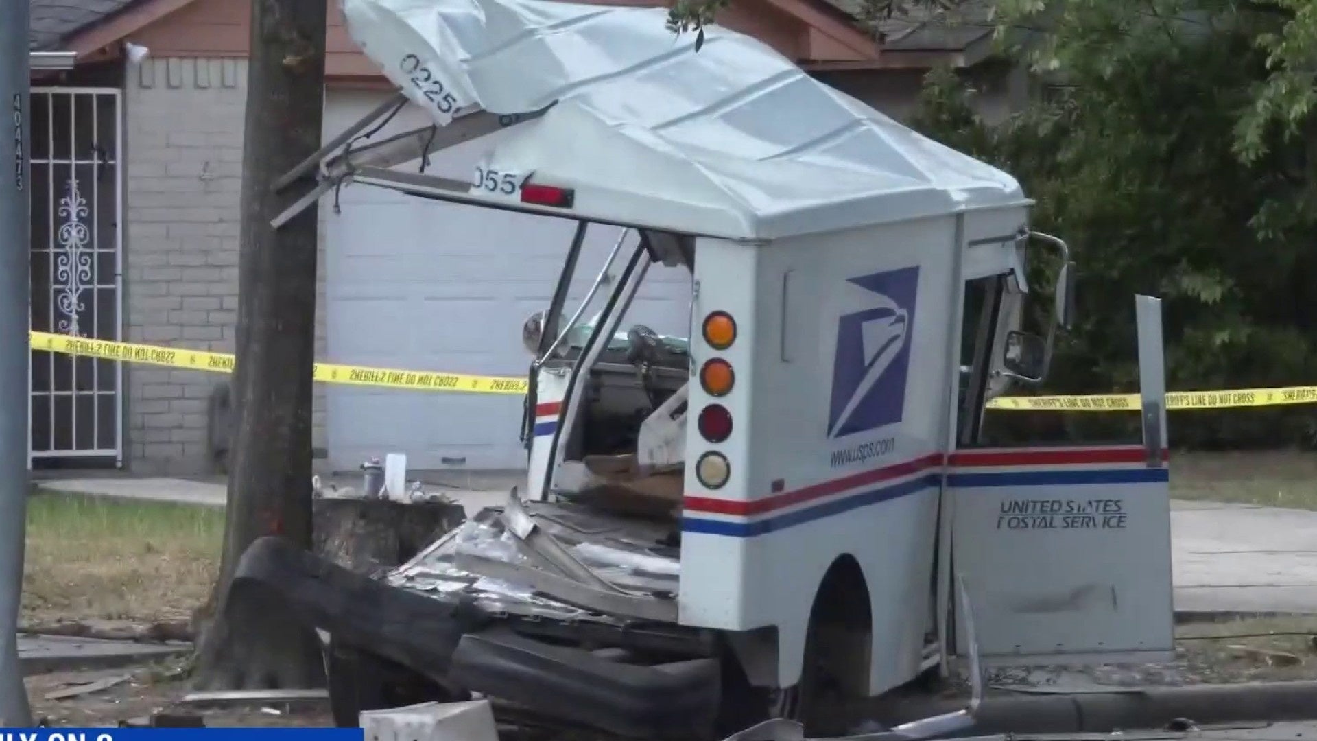Neighbor grabs keys from driver after crash that killed Houston mailman