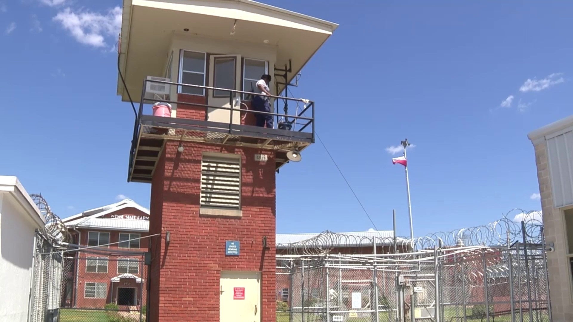 ●LOCK DOWN INMATES Judge: La.'s prison's lockdown conditions violate inmates