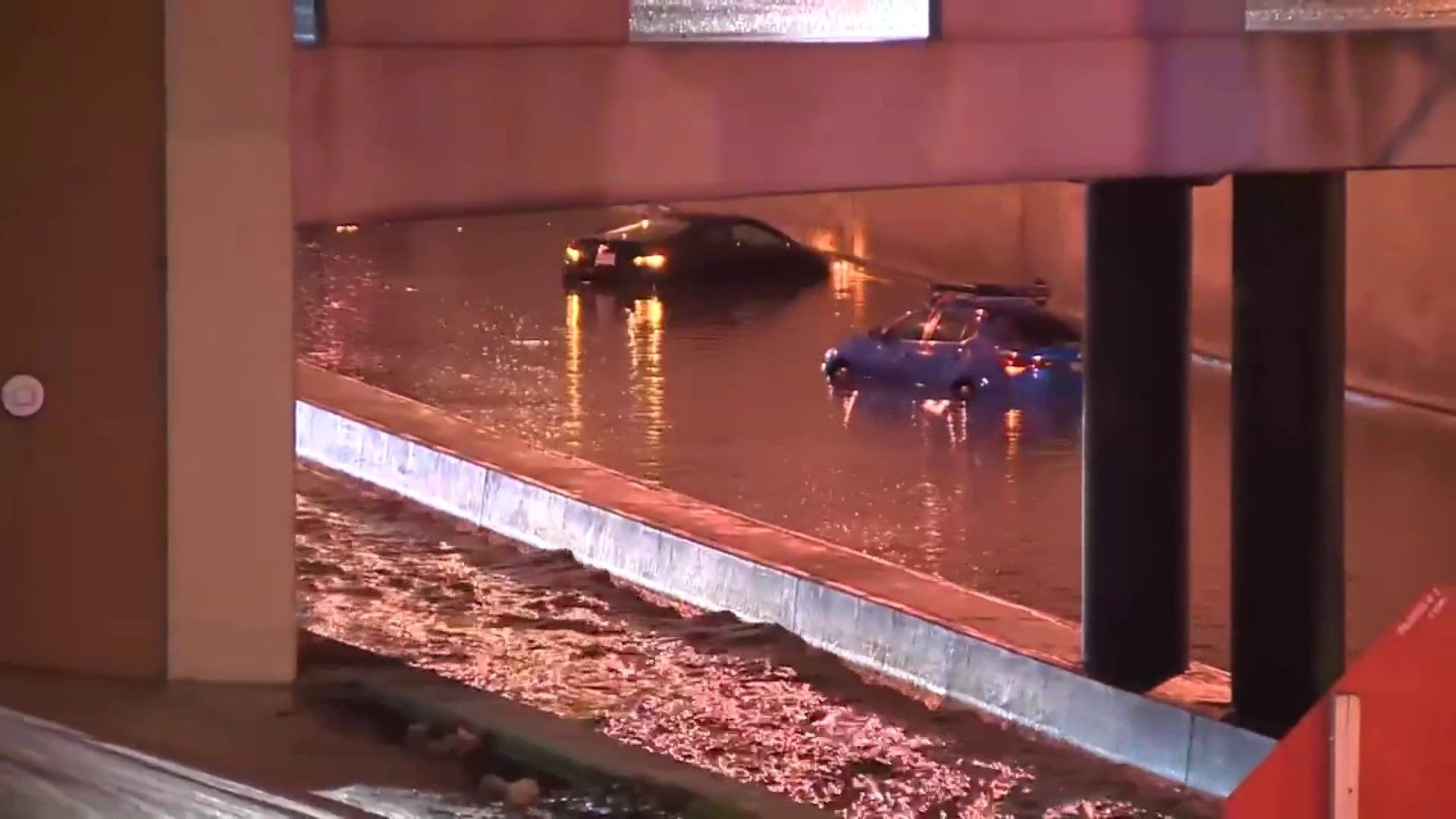 <a href="https://www.ksat.com/news/local/2025/05/30/lower-levels-of-i-35-near-downtown-closed-friday-several-cars-stuck-in-high-water/" target="_blank">Lower levels of I-35 near downtown closed Friday; several cars stuck in high water</a>