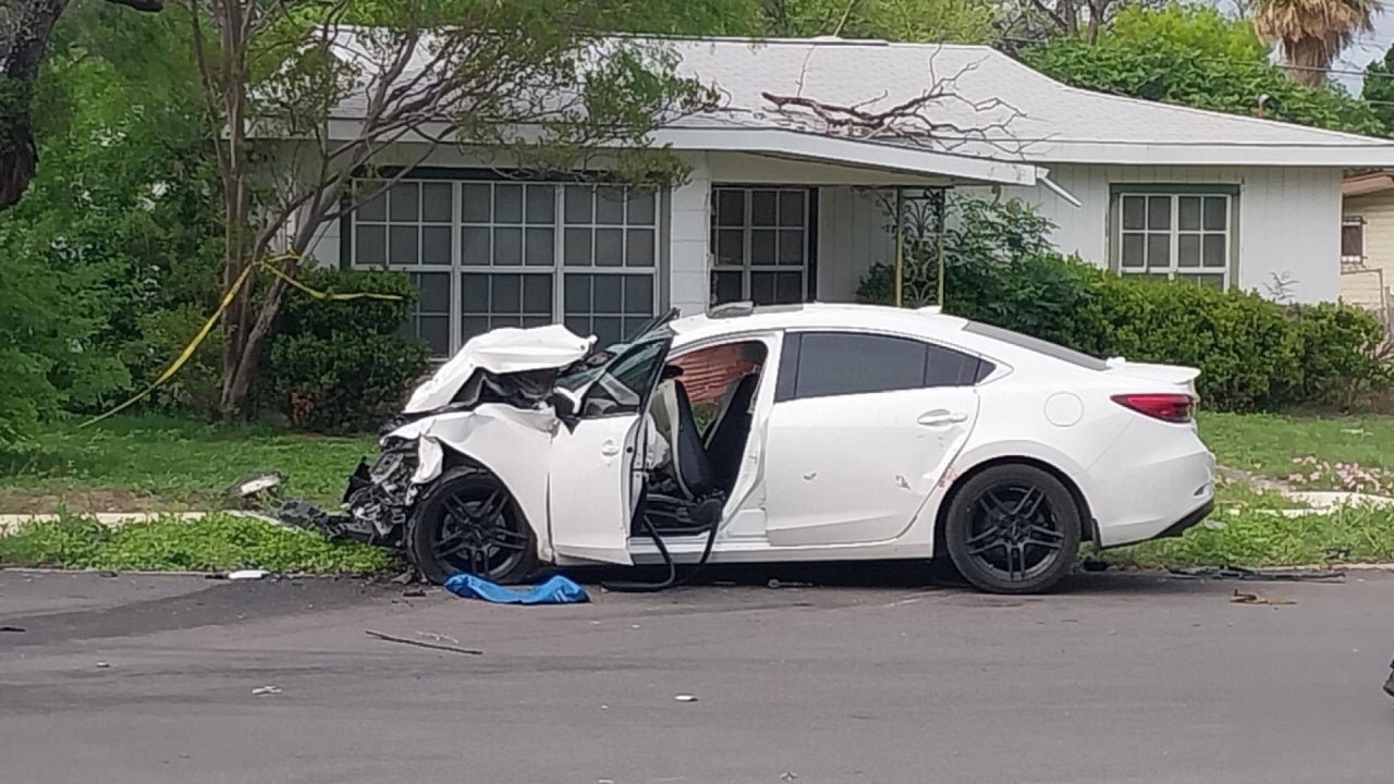 4 taken to the hospital after T-bone crash on North Side, SAPD says