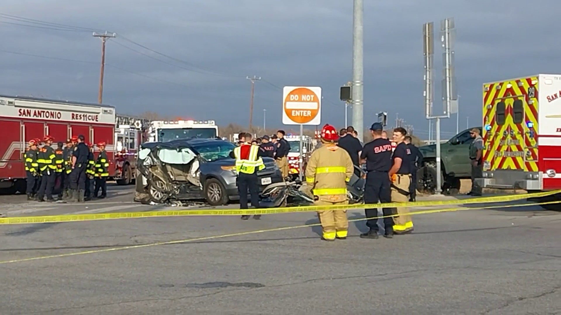 <a href="https://www.ksat.com/news/local/2025/01/26/1-dead-4-injured-after-three-vehicle-crash-on-southeast-side-police-say/" target="_blank">1 dead, 4 injured after three-vehicle crash on Southeast Side, police say</a>