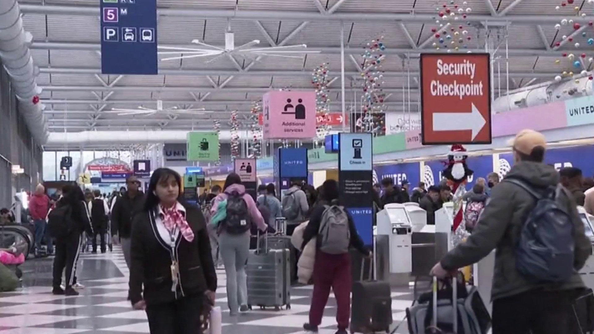 From tarmac to turnpike: How to navigate the holiday travel rush