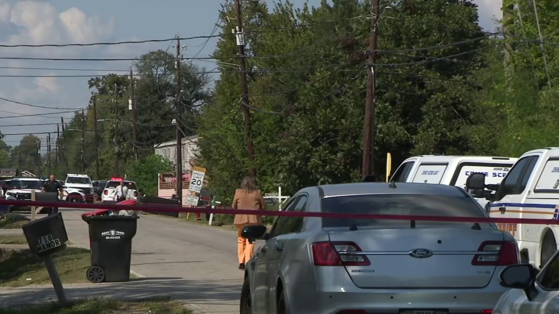 Husband charged in deadly stabbing of wife, brother-in-law in east Harris County neighborhood