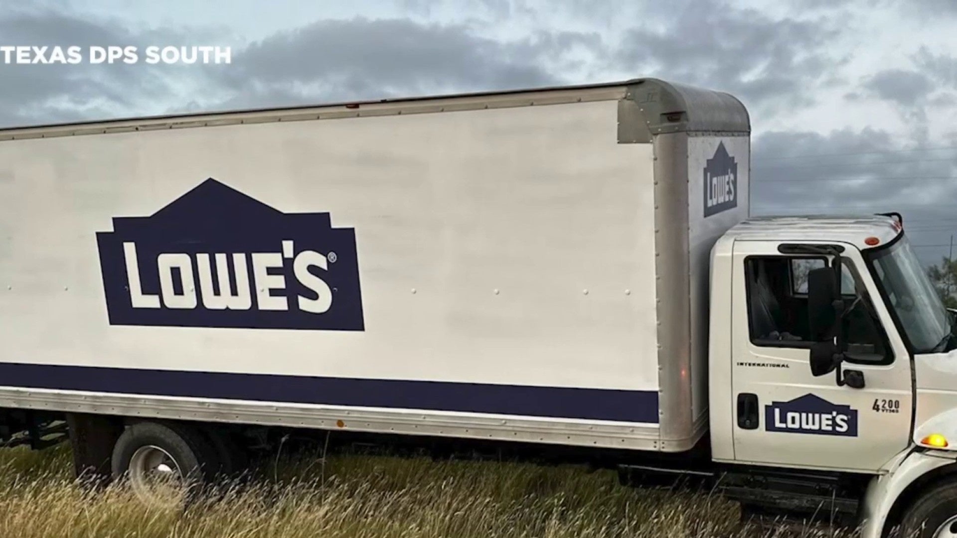 Box truck disguised as Lowe’s truck busted in Kinney County human ...