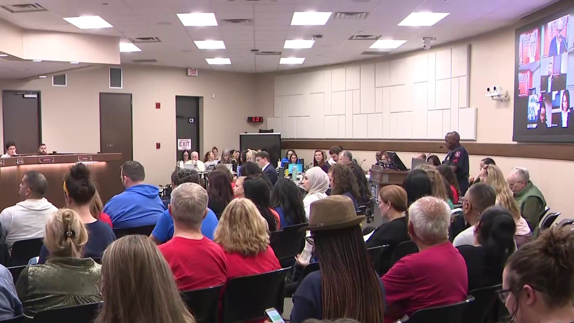 এফবিআইএসডি নেতারা সোমবার রাতে দীর্ঘ-পরিসরের পূর্ব পরিকল্পনা এবং বাজেটের ঘাটতি নিয়ে আলোচনা করবেন