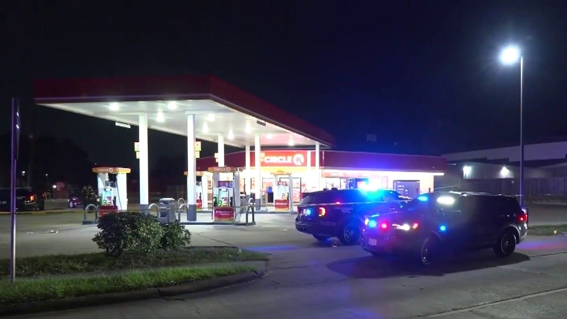 Teen charged with murder in deadly shooting of 15-year-old outside southwest Houston gas station
